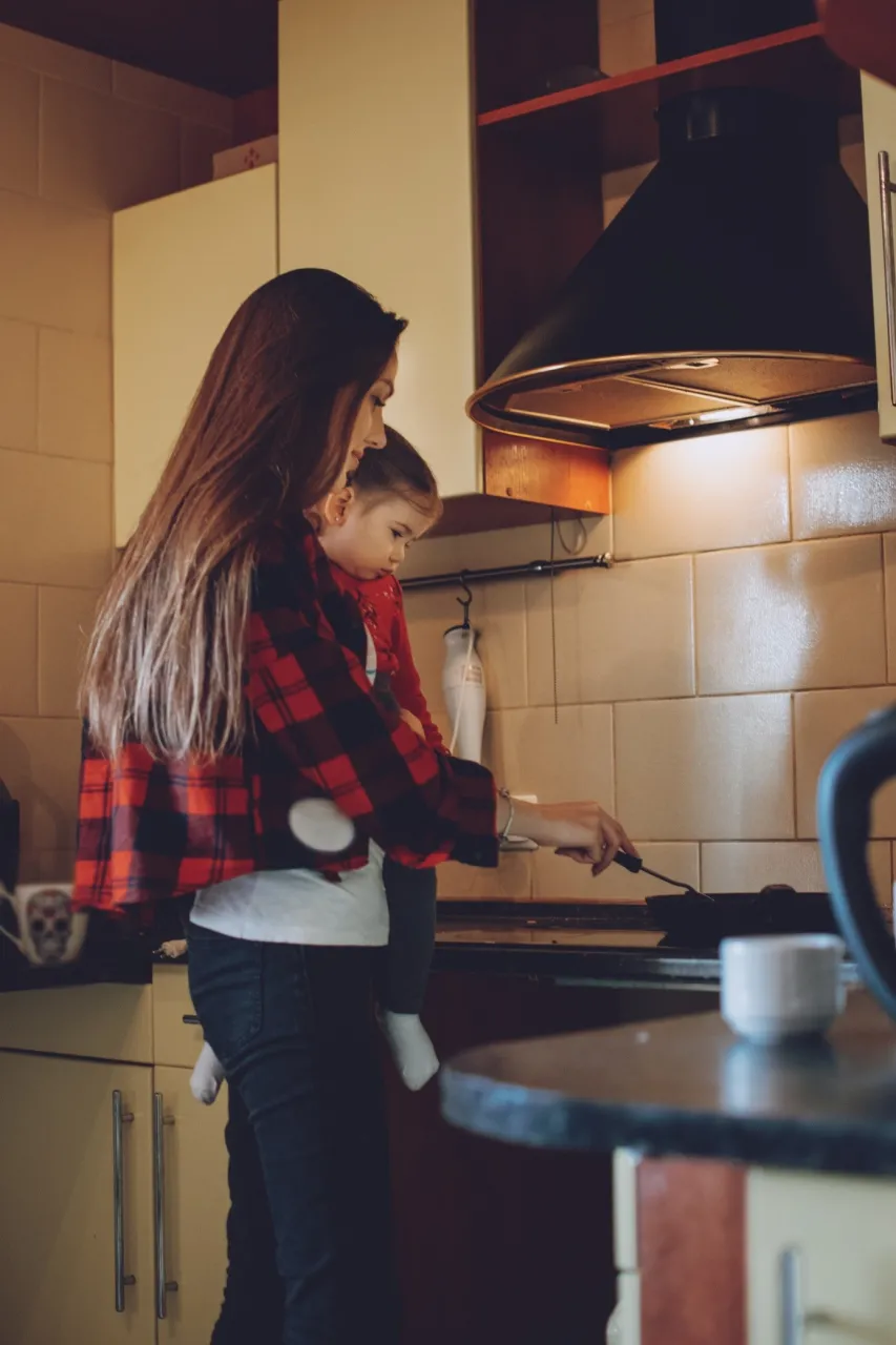 Miért kötelező kiegészítő a páraelszívó a gáztűzhely, az indukciós főzőlap mellé?